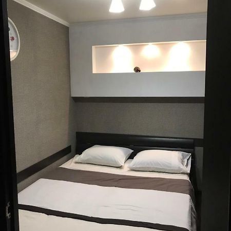 Apartments Gagarina 72 クルィヴィーイ・リーフ エクステリア 写真